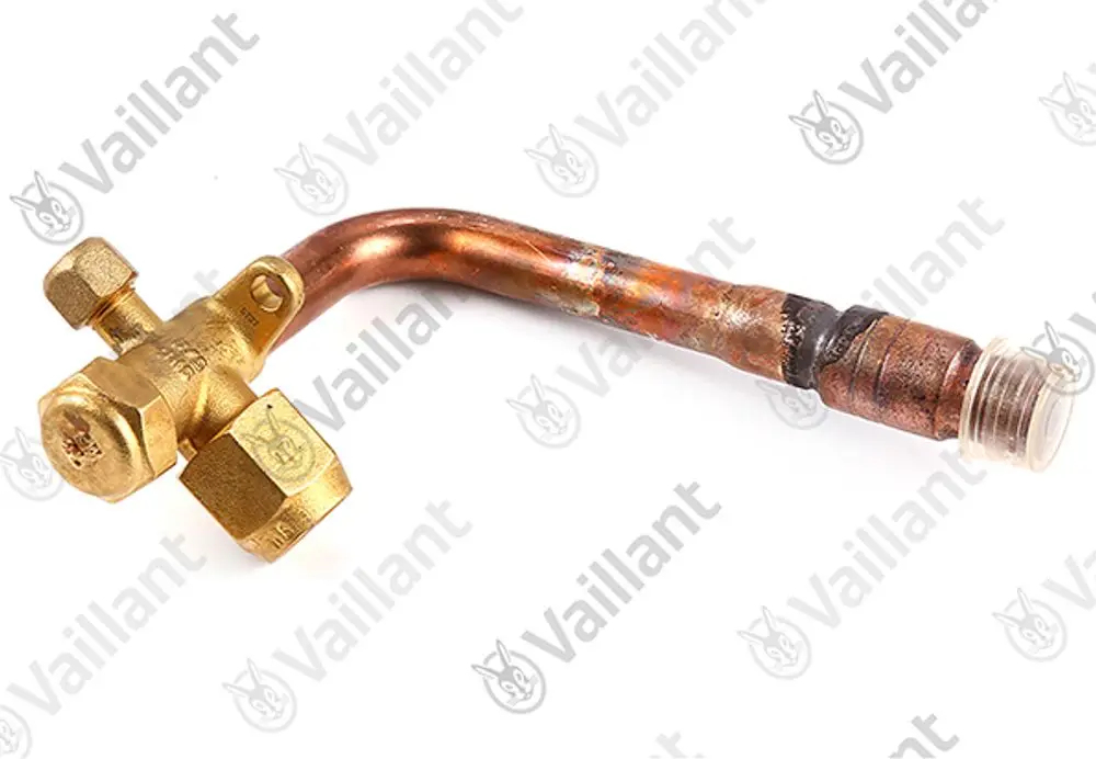 Vaillant Wartungshahn aus Messing mit einem gebogenen Kupferrohr. Verbindungselemente sind gut sichtbar; die Oberfläche zeigt Abnutzung.